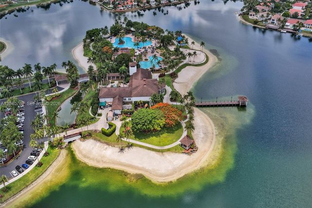 10762 NW 71st St, Doral, FL 33178