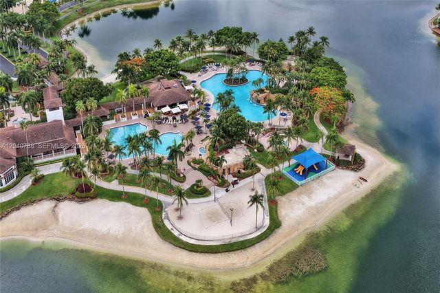 10762 NW 71st St, Doral, FL 33178