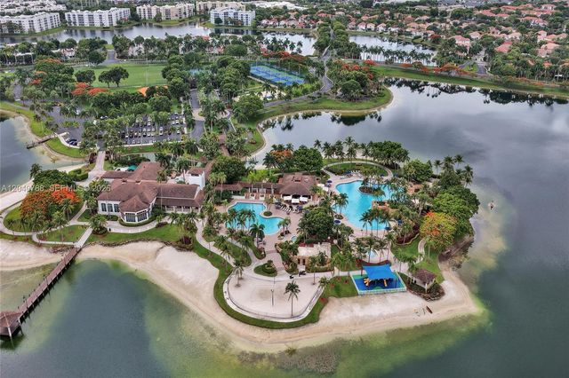 10762 NW 71st St, Doral, FL 33178