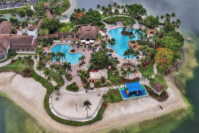 10762 NW 71st St, Doral, FL 33178