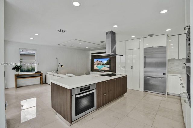 10762 NW 71st St, Doral, FL 33178