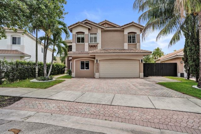 10762 NW 71st St, Doral, FL 33178