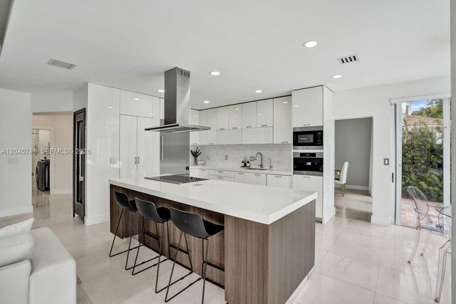 10762 NW 71st St, Doral, FL 33178