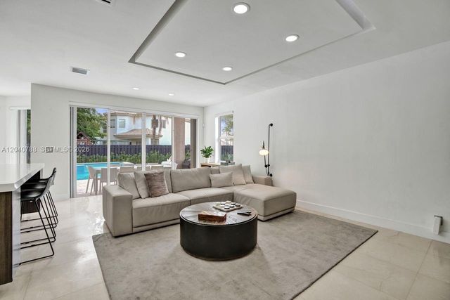 10762 NW 71st St, Doral, FL 33178