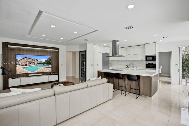 10762 NW 71st St, Doral, FL 33178