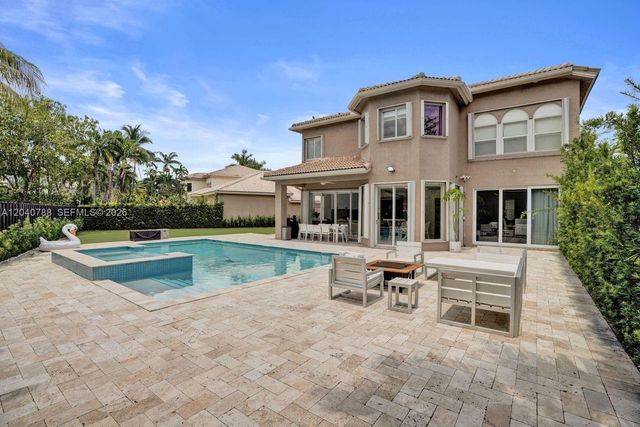 10762 NW 71st St, Doral, FL 33178