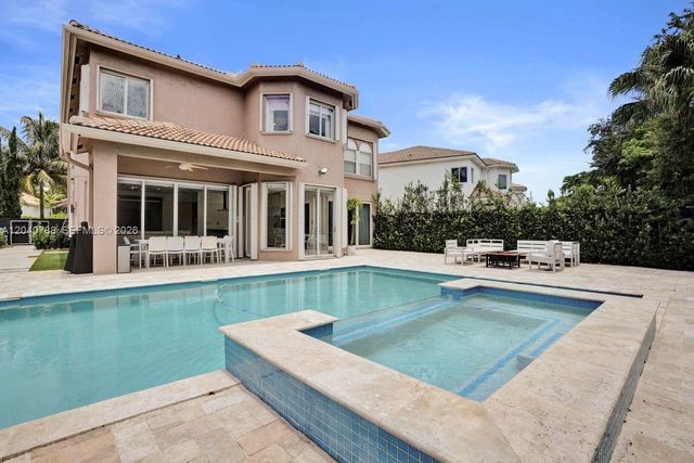 10762 NW 71st St, Doral, FL 33178