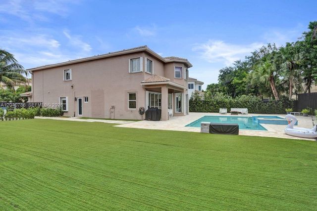 10762 NW 71st St, Doral, FL 33178