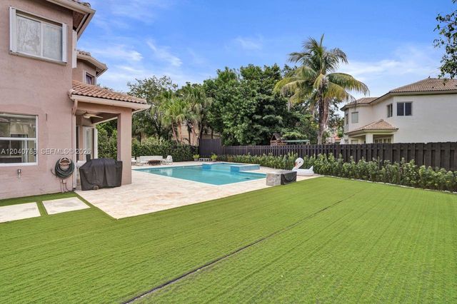 10762 NW 71st St, Doral, FL 33178