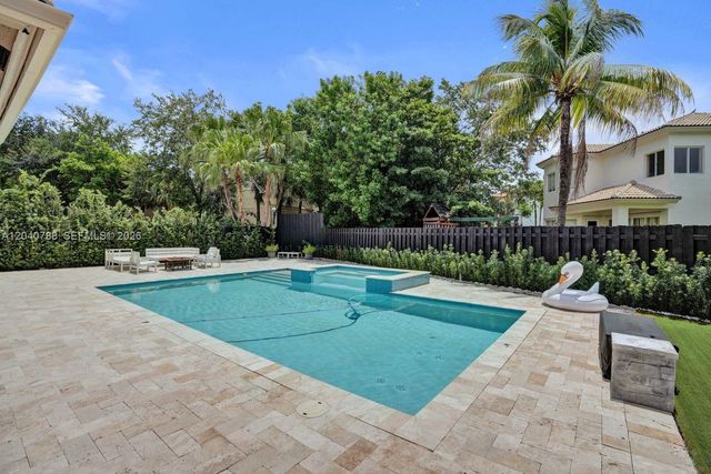 10762 NW 71st St, Doral, FL 33178