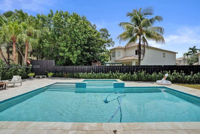 10762 NW 71st St, Doral, FL 33178