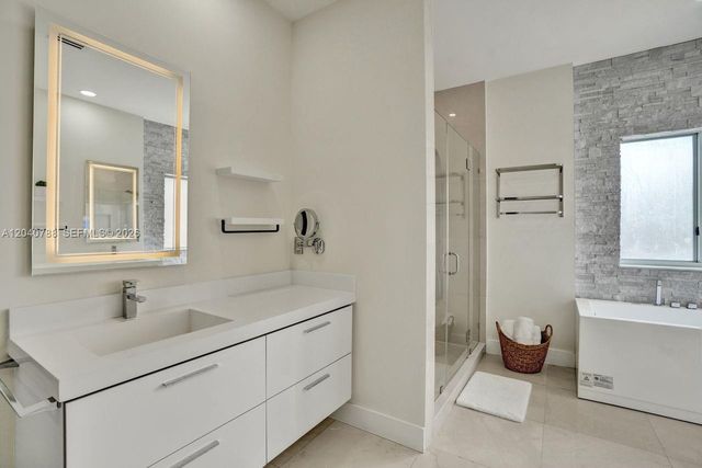 10762 NW 71st St, Doral, FL 33178