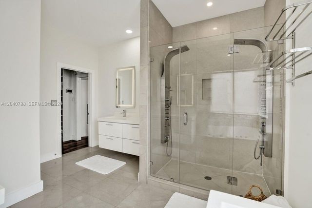 10762 NW 71st St, Doral, FL 33178