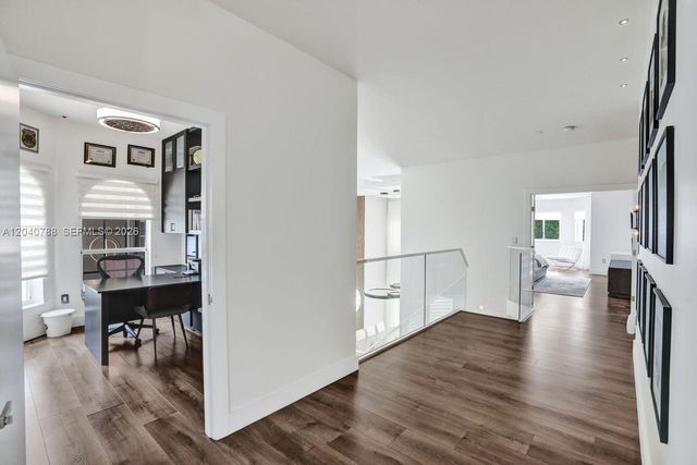 10762 NW 71st St, Doral, FL 33178