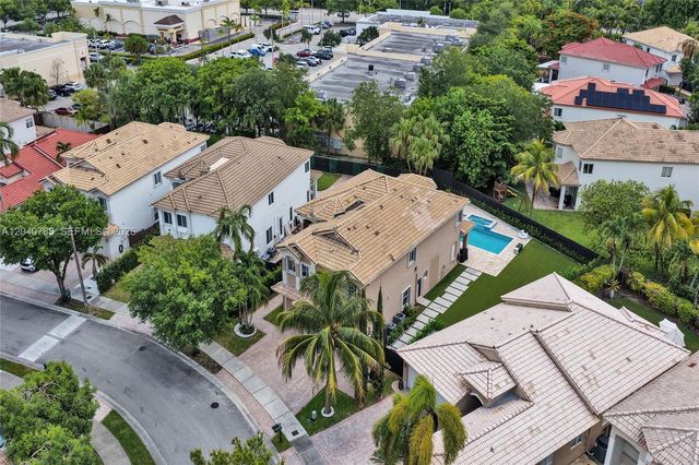 10762 NW 71st St, Doral, FL 33178