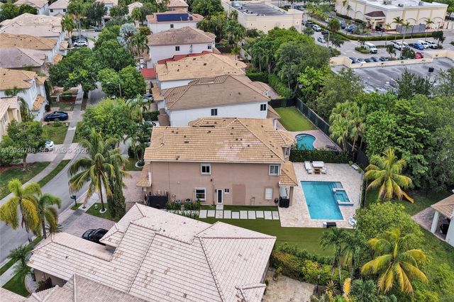 10762 NW 71st St, Doral, FL 33178