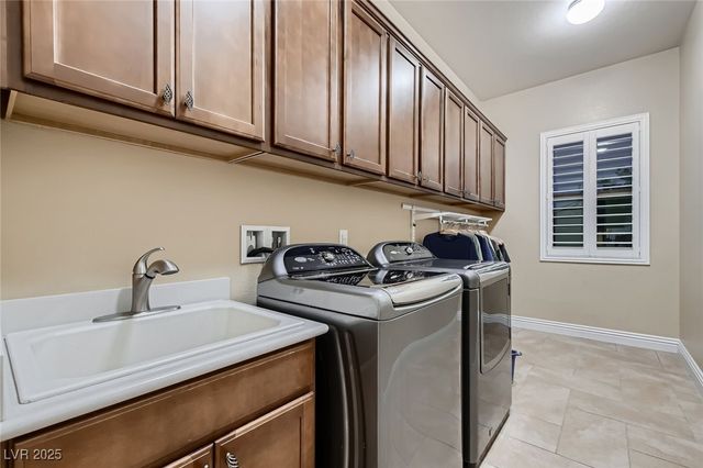 7418 Lawrence Powers Court, Las Vegas, NV 89129