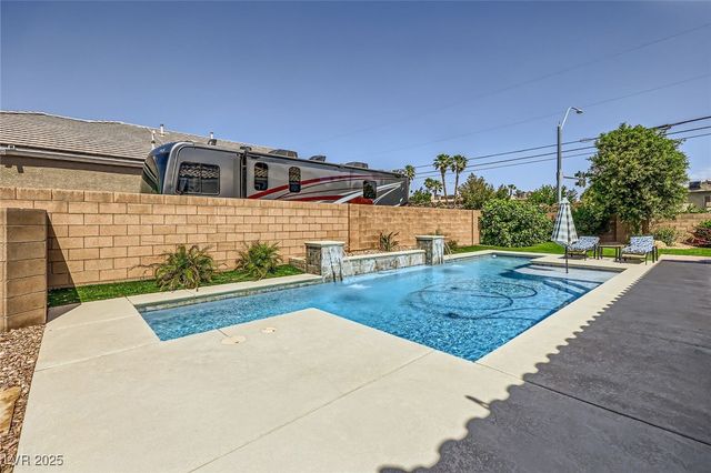 7418 Lawrence Powers Court, Las Vegas, NV 89129