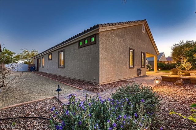 7418 Lawrence Powers Court, Las Vegas, NV 89129