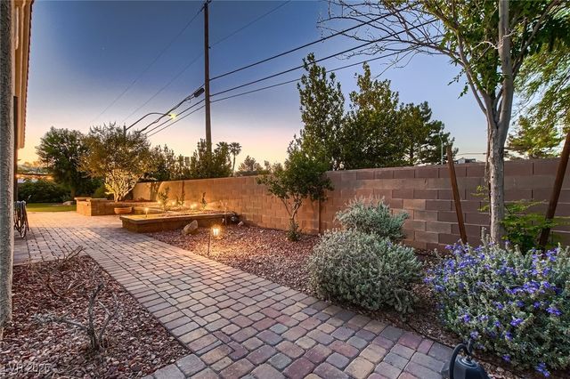 7418 Lawrence Powers Court, Las Vegas, NV 89129