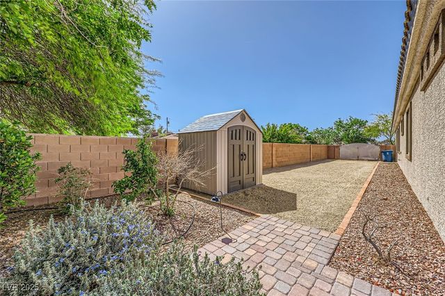 7418 Lawrence Powers Court, Las Vegas, NV 89129