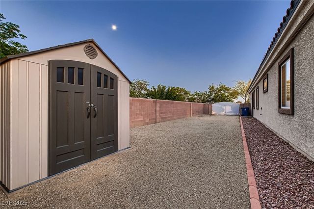 7418 Lawrence Powers Court, Las Vegas, NV 89129