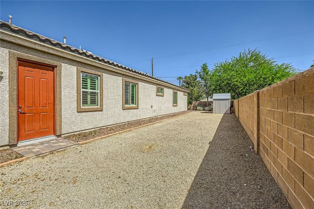 7418 Lawrence Powers Court, Las Vegas, NV 89129