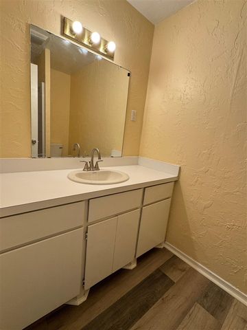 2145 NW Denver Ave, Lawton, OK 73505