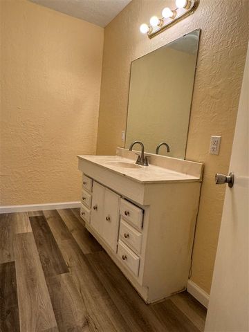 2145 NW Denver Ave, Lawton, OK 73505