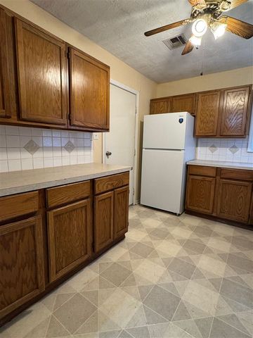 2145 NW Denver Ave, Lawton, OK 73505