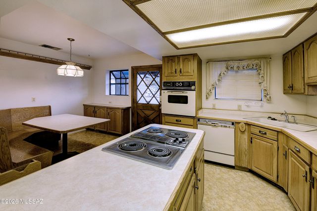 4710 N Paseo Saric, Tucson, AZ 85750