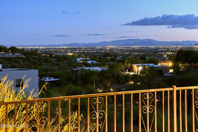 4710 N Paseo Saric, Tucson, AZ 85750