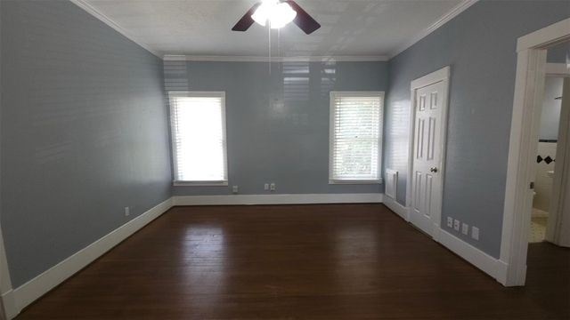 5 Buell Court, Houston, TX 77006