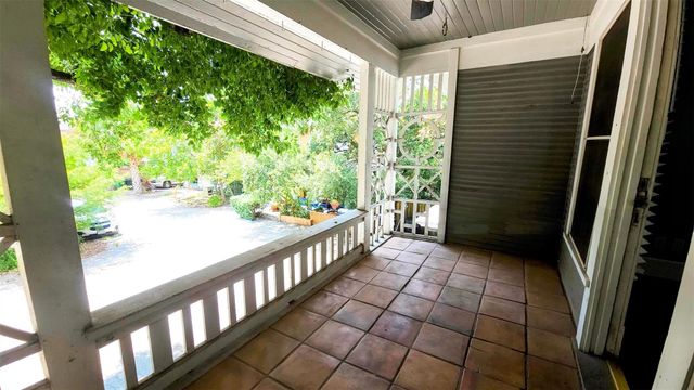 5 Buell Court, Houston, TX 77006