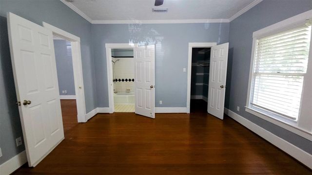 5 Buell Court, Houston, TX 77006