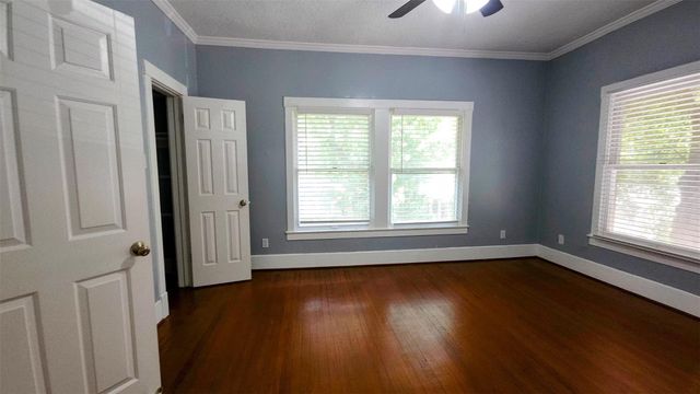 5 Buell Court, Houston, TX 77006