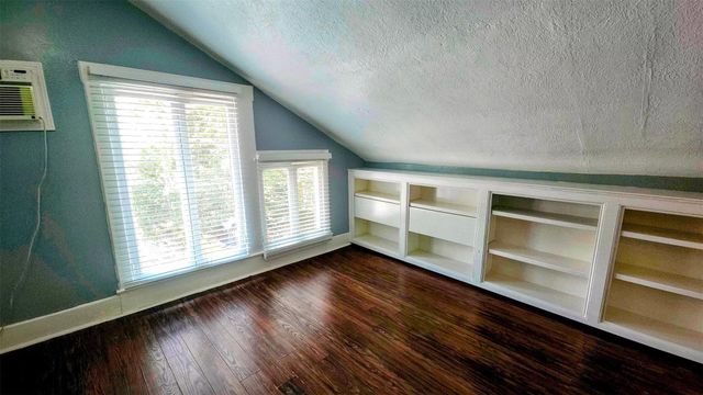5 Buell Court, Houston, TX 77006