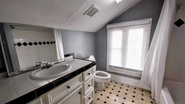 5 Buell Court, Houston, TX 77006