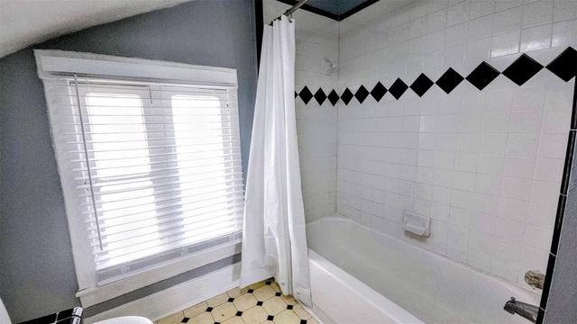 5 Buell Court, Houston, TX 77006