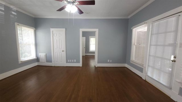 5 Buell Court, Houston, TX 77006