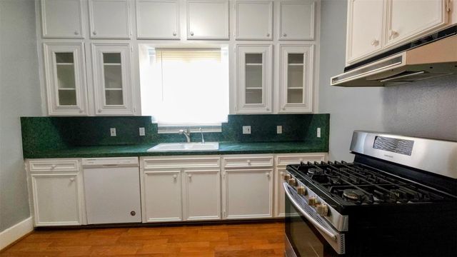 5 Buell Court, Houston, TX 77006