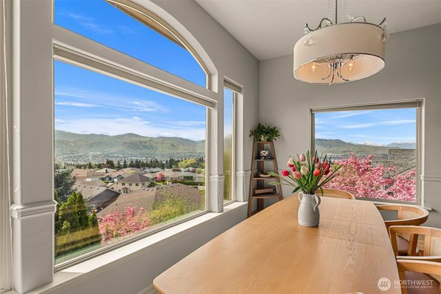 718 Briarwood Drive, East Wenatchee, WA 98802