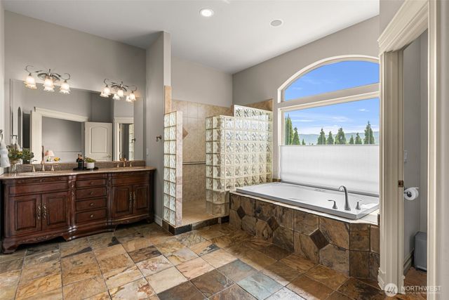 718 Briarwood Drive, East Wenatchee, WA 98802