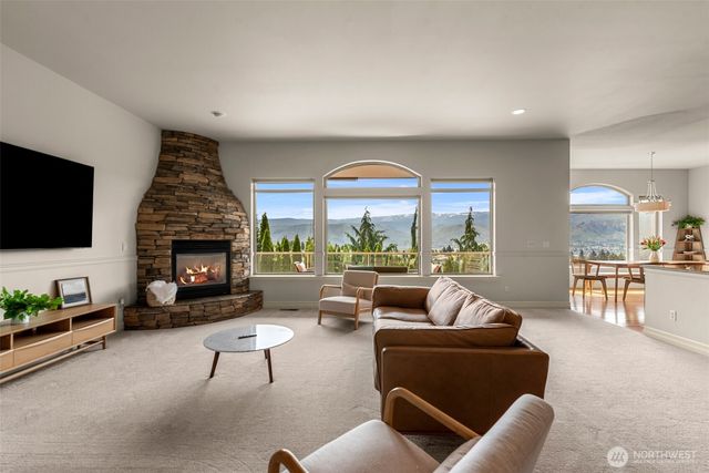 718 Briarwood Drive, East Wenatchee, WA 98802