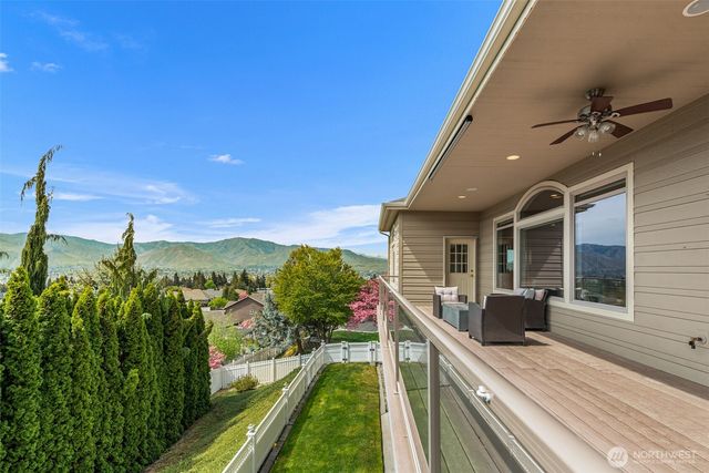 718 Briarwood Drive, East Wenatchee, WA 98802