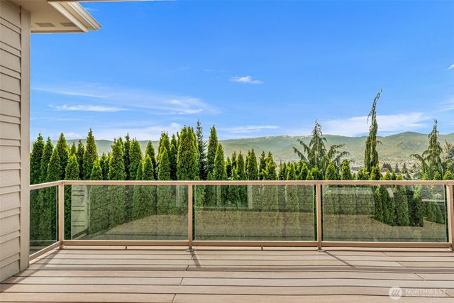 718 Briarwood Drive, East Wenatchee, WA 98802