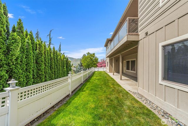718 Briarwood Drive, East Wenatchee, WA 98802