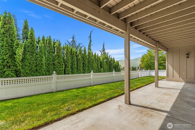 718 Briarwood Drive, East Wenatchee, WA 98802