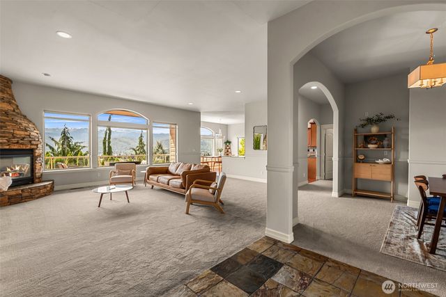 718 Briarwood Drive, East Wenatchee, WA 98802