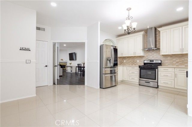 18347 Saticoy Street 35, Reseda (los Angeles), CA 91335